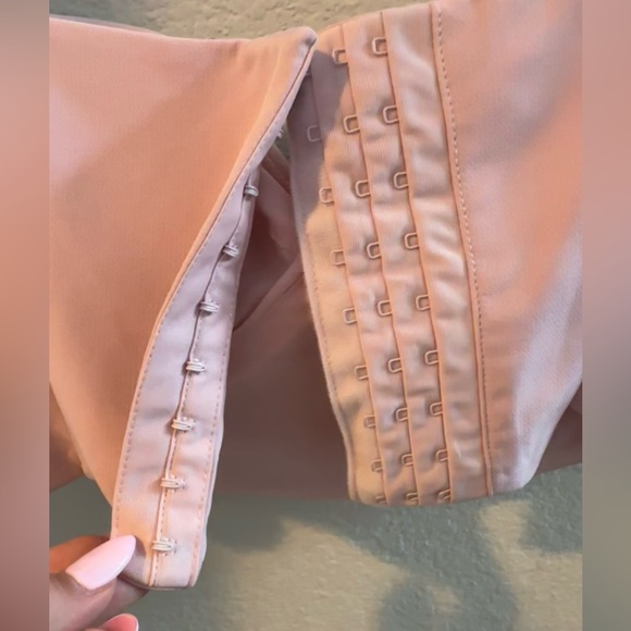 Alieva Carla Structure Crop Top Soft Pink Size Small - Picture 7 of 10